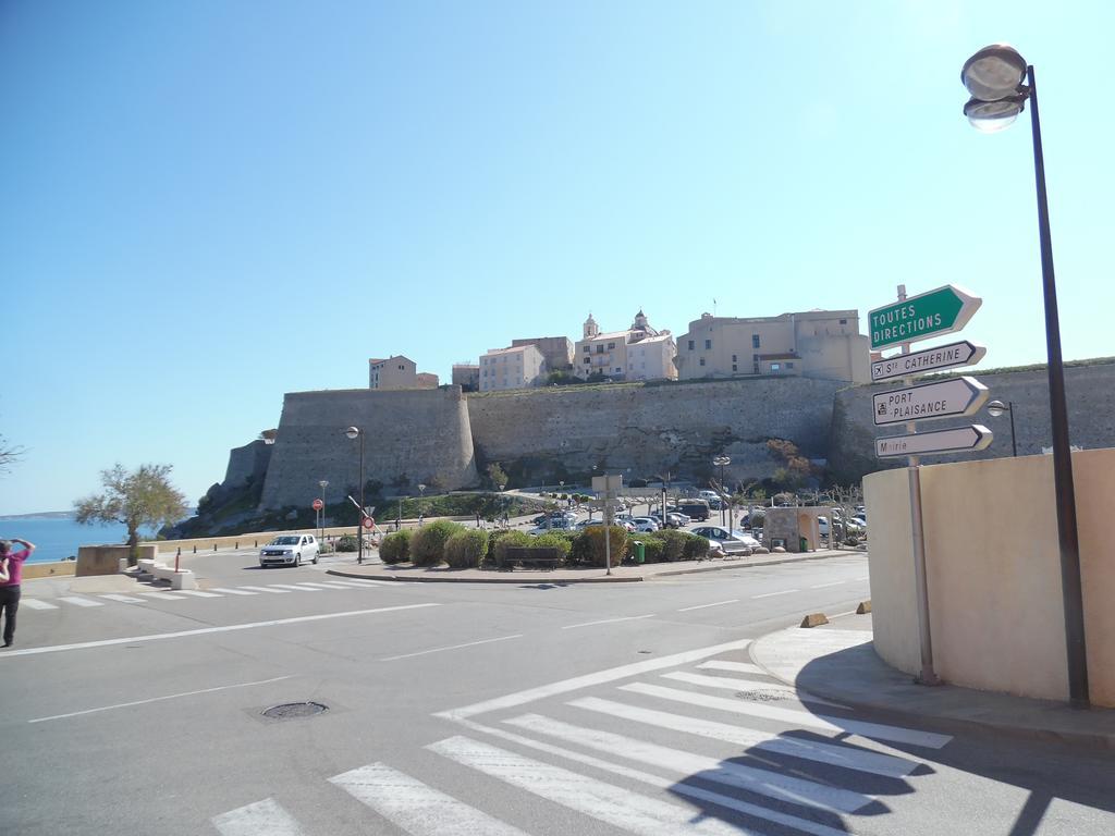 Studio du Commandant Marché Calvi  Esterno foto